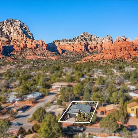 Modern Luxury Home In West Sedona With Hot Tub Exterior photo