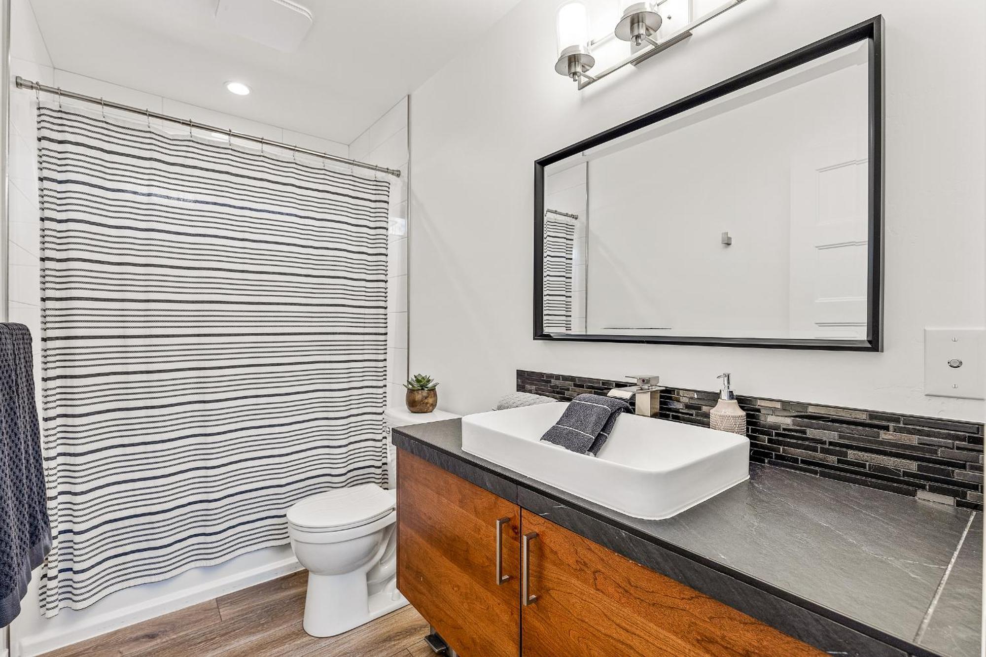 Modern Luxury In West With Hot Tub Holiday home *