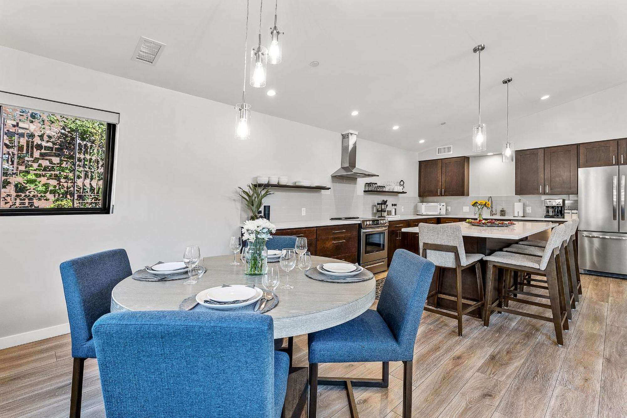 Modern Luxury In West With Hot Tub Holiday home *